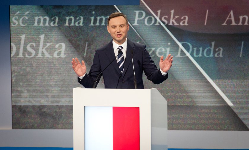 Ale numer! Duda reklamuje stronę Platformy