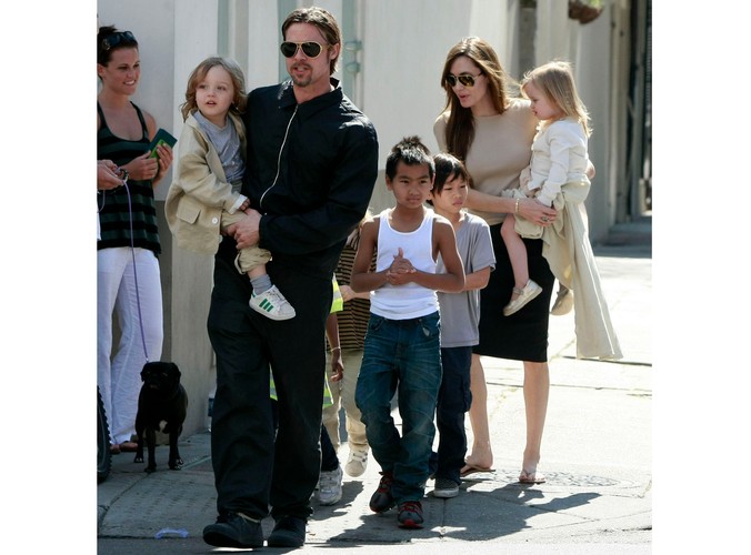 Angelina Jolie i Brad Pitt ze swoimi dziećmi