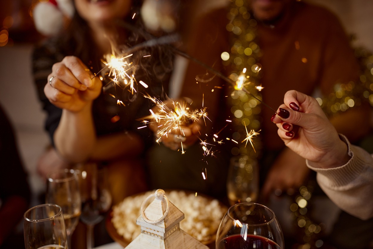 Expert na duševné zdravie odhaľuje, prečo nás spoločnosť tlačí do pitia.