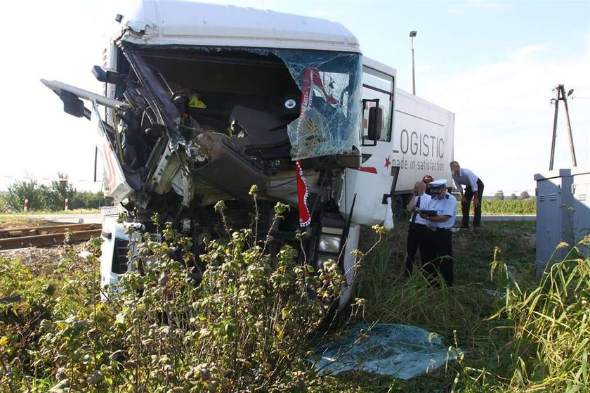 TIR zderzył się szynobusem