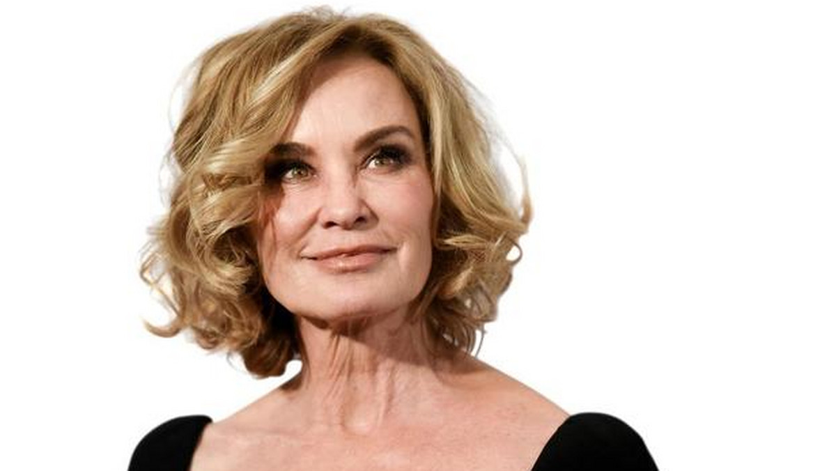 Amerykańska aktorka Jessica Lange, zdobywczyni wielu prestiżowych nagród filmowych, wzięła w niedzielę udział w otwarciu wystawy swoich fotografii w Galerii bwa w Bydgoszczy. Ekspozycja obejmuje zbiór 135 czarno-białych prac, wykonanych w technice analogowej.