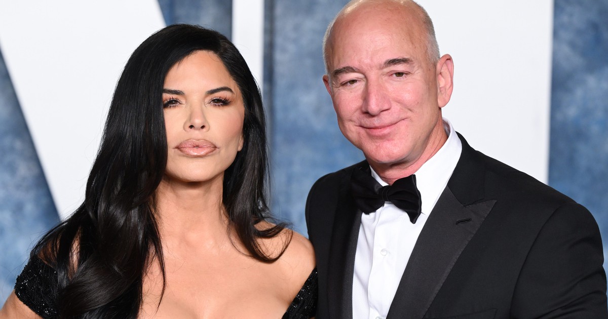 Jeff Bezos' fiancee shared the couple's morning routine and it includes ...