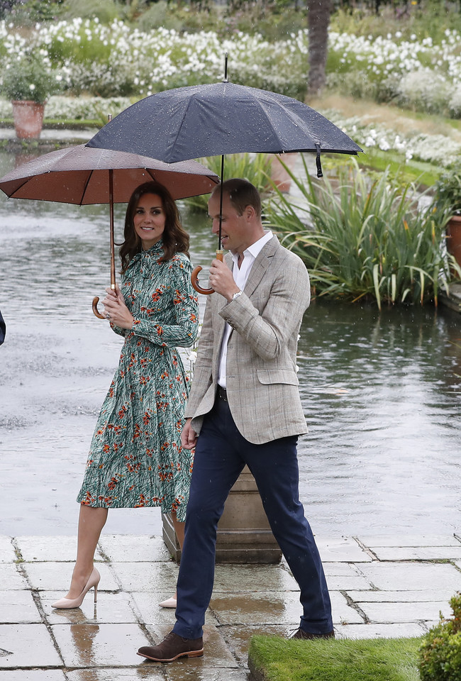 Księżna Kate, książę William i książę Harry w White Garden
