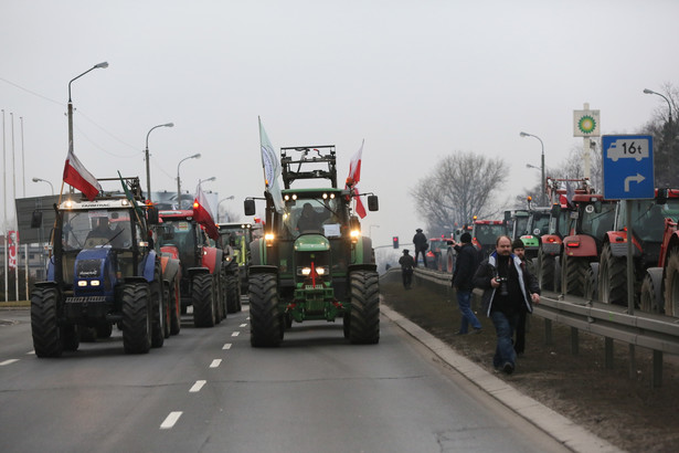 Blokada drogi na wjeździe do Warszawy przez rolników