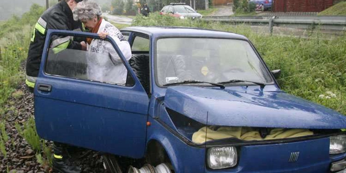 Strażacy pomagali dostać się do urn