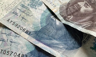 MRPiPS: zasiłki z MOPS muszą być niestety niższe niż renty z ZUS [Interpretacja pisma Departamentu Pomocy Społecznej]