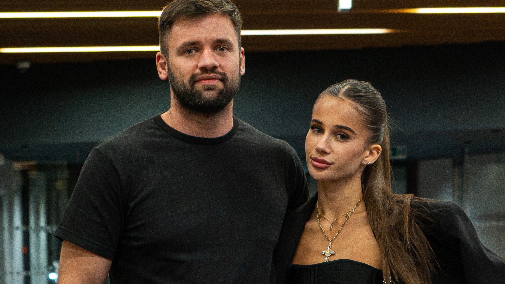 Narodeninová oslava 70tky módnej návrhárky Rebeccy Justh. Na fotke Fiki Sulík s manželkou