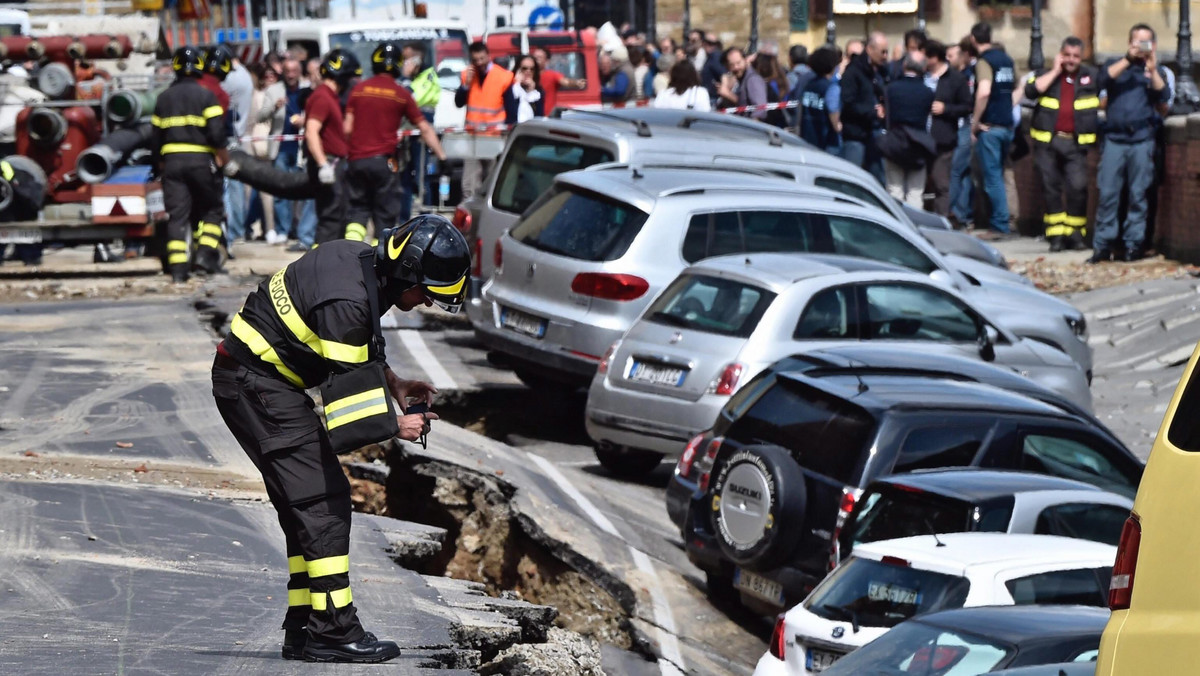 ITALY ACCIDENTS  (Chasm in Florence)