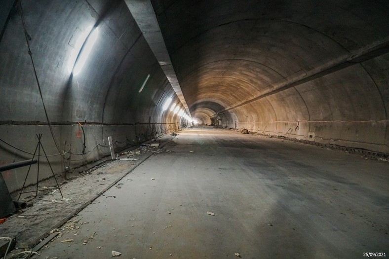 Tak wyglądał tunel zakopianki 25 września br. Widać, że do końca prac jeszcze daleko