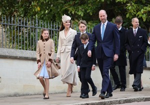 Kejt Midlton i princ Vilijam sa decom slave Uskrs