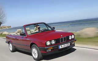 BMW E30 Cabrio - czas na rekreację w klasycznym stylu