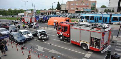 TIR staranował auta. 12 osób rannych