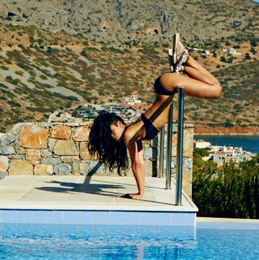 Rihanna bikini basen 