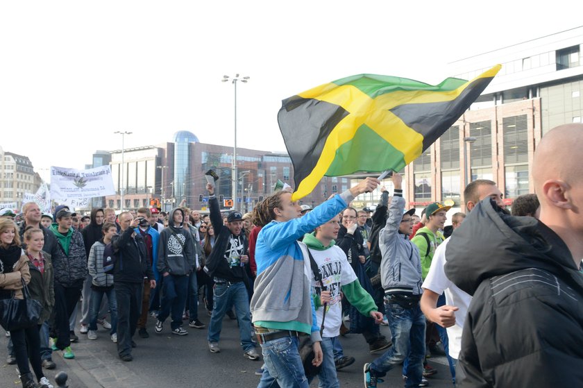 Protestujący wychidzą z Rynku