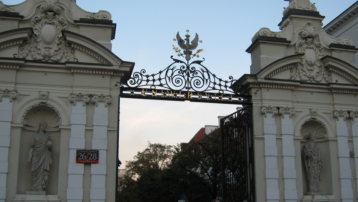 Senat Uniwersytetu Warszawskiego przyjął przez aklamację uchwałę popierającą strajk nauczycieli - czytamy w "Rzeczpospolitej".