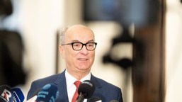 wróbel: kim zbadać sprawę czarzastego? „służbami tuska” czy „agentami