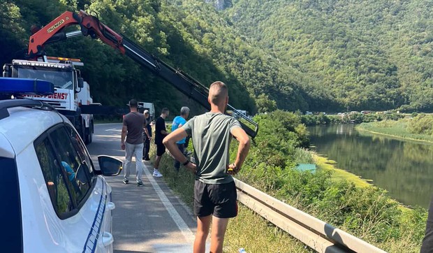 Vozilo sletelo u jezero Međuvršje