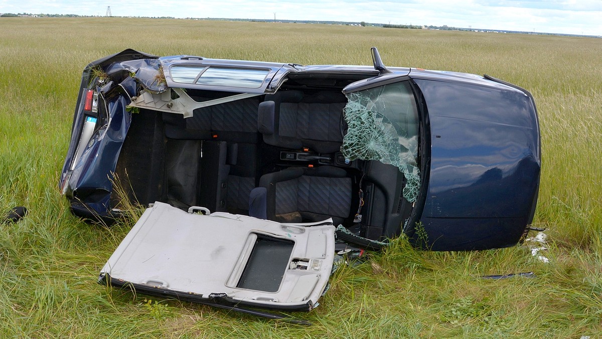 Łomżyńska policja wyjaśnia przyczynę tragicznego wypadku w pobliżu miejscowości Podgórze (woj. podlaskie). Śmiertelnie potrącony został tam 36-letni rowerzysta. W Suwałkach wydarzył się groźny wypadek z udziałem pijanego mężczyzny. W gminie Raczki policjanci zatrzymali kierowcę, który miał prawie 2,5 promila alkoholu w wydychanym powietrzu.