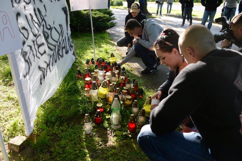 Znajomi Igora spotkali się dziś przed komisariatem przy ul. Trzemeskiej