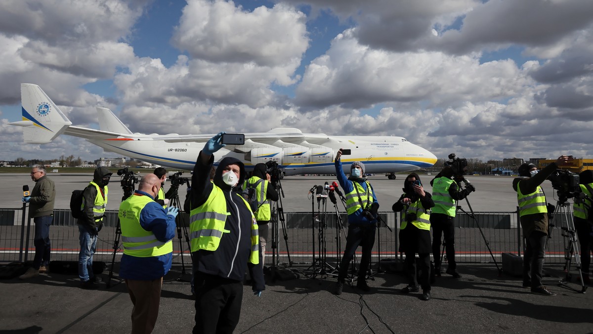 Koronawirus w Polsce. An-225 Mrija wylądował na na Lotnisku Chopina