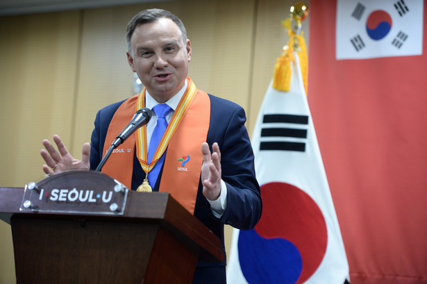 Prezydent RP Andrzej Duda podczas ceremonii przyznania mu tytułu Honorowego Obywatela Seulu.