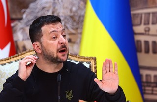 Prezydent Zełenski: Wznosimy trzy linie obrony na odcinku o długości 2 tys. km