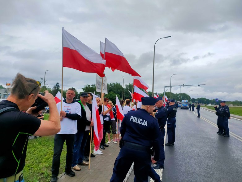 Protesty i radość. Skrajne emocje na otwarciu tunelu