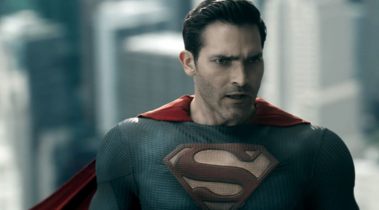 Superman (Tyler Hoechlin) végre optimista és szerethető, aki a Föld mellett családját is védelmezi / Fotó: HBO GO