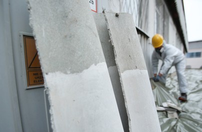 Tempo usuwania azbestu wzrosło! Program trwa