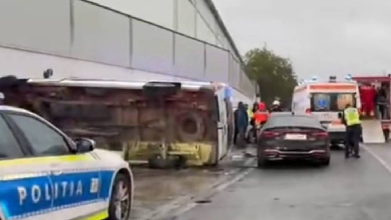 Accident grav cu microbuz la ieșire din Lumina, pe DN22: 9 răniți, o persoană intubată și trafic blocat pe ambele sensuri
