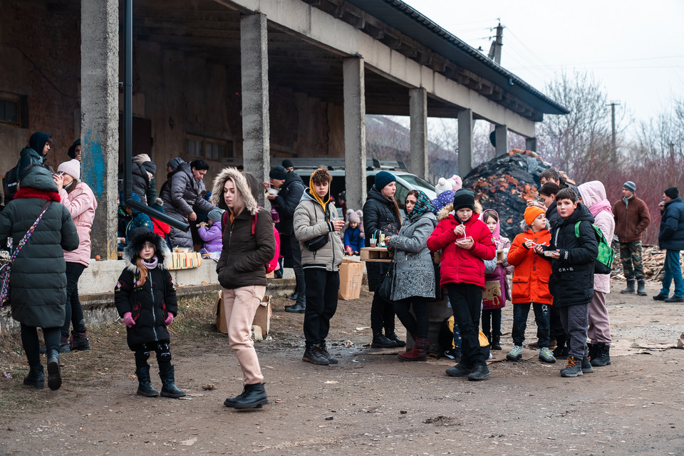 Pasażerowie pociągu ze Lwowa w Mościskach