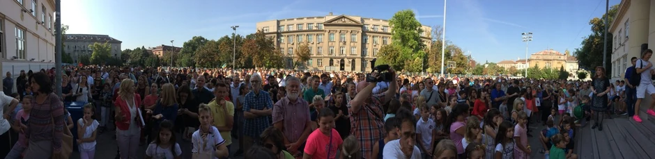 Okupljeni na protestu u Zemunu