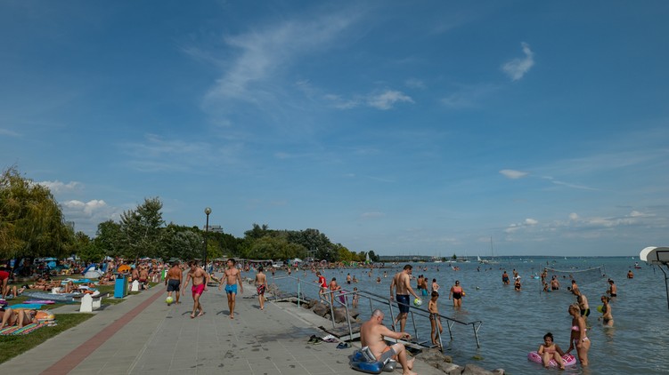 balaton, elsősegély, strand, úszás