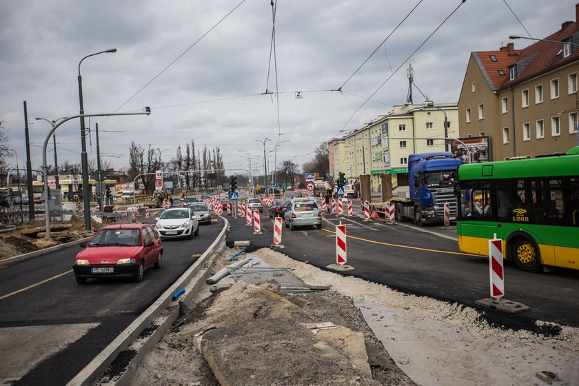 Utrudnienia na Dąbrowskiego przy Kościelnej i Przybyszewskiego