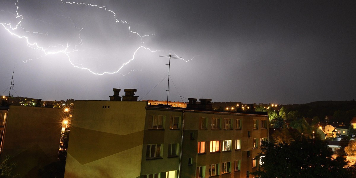 Uwaga na gwałtowne burze z gradem. IMGW ostrzega 