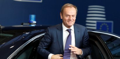 Donald Tusk rozdaje karty w Parlamencie Europejskim... z domu w Sopocie! [MAMY ZDJĘCIA]