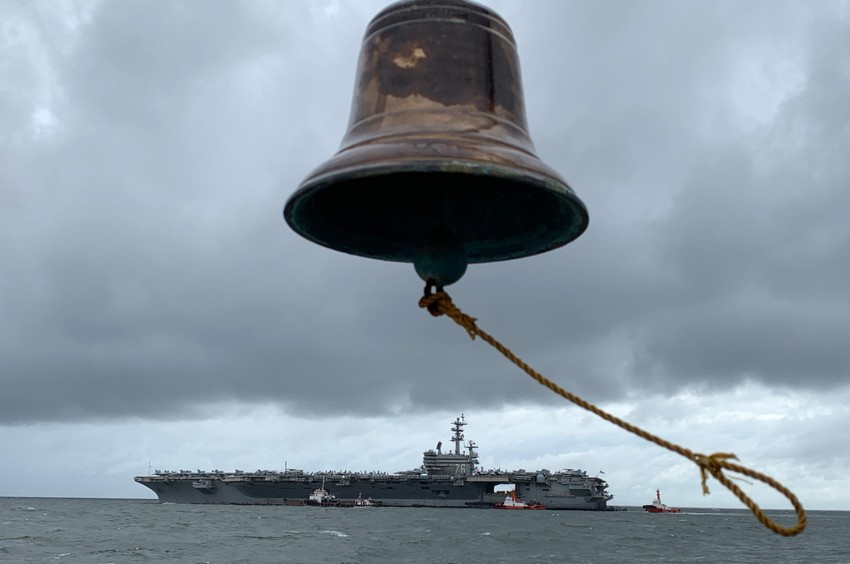 Američki i kineski brodovi povremeno prolaze spornim vodama (foto: nosač aviona Ronald Regan u zalivu Manila kod Filipina)