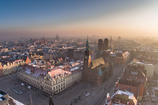 Ratusz we Wrocławiu. Miasto negocjuje z niemieckimi inwestorami sprzedaż klubu piłkarskiego Śląsk