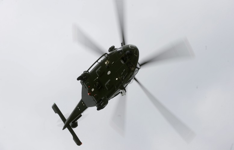 'Wyjaśniamy, że oferta offsetowa nie była w żadnym wypadku elementem oceny punktowej wyboru najlepszej oferty. Informujemy ponadto, że PZL-Świdnik, jako firma polska nie była w ogóle zobowiązana prawnie do złożenia oferty offsetowej, a mimo to ją złożyła. Wartość offsetowa oferty złożonej do Ministerstwa Gospodarki przez PZL-Świdnik wyniosła około 4 mld euro i z pewnością należała do najwyższych' - czytamy w oświadczeniu spółki.
<br><br>
fot. (zuz/mr) PAP/Bartłomiej Zborowski