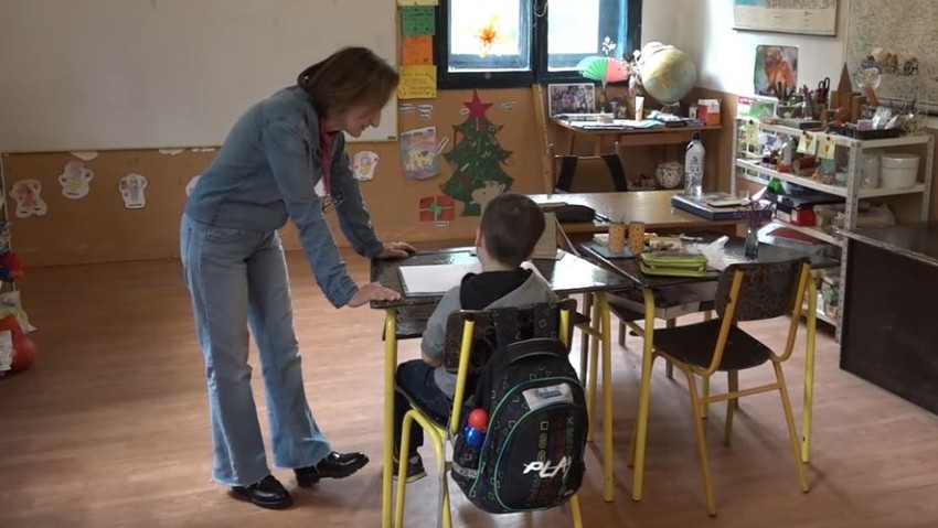 Voleo bi ima društvo, ali mu mobilni telefon uopšte ne nedostaje