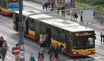 Ten autobus wozi powietrze