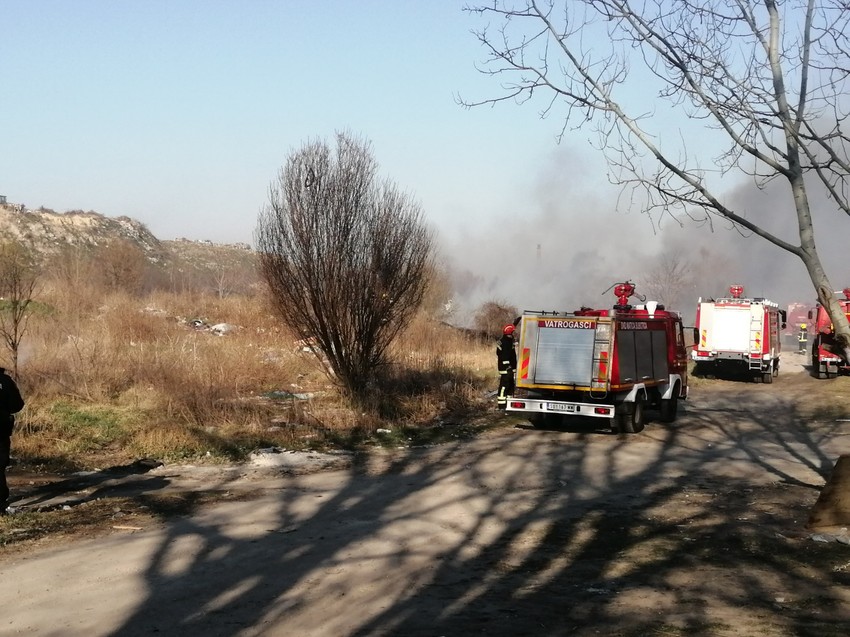 Požar blizu deponije