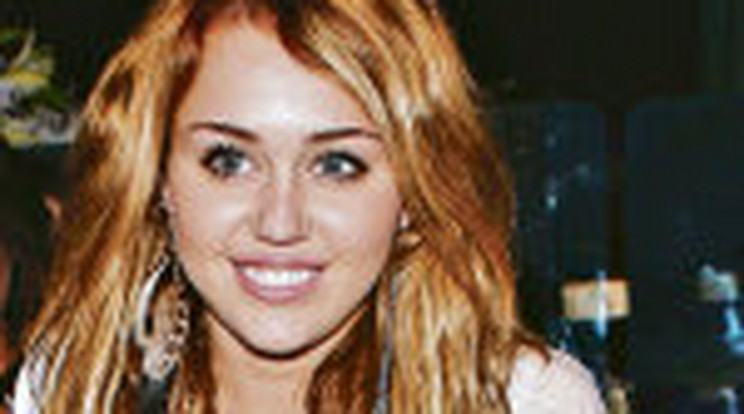 Miley Cyrus letarolta Justin Biebert