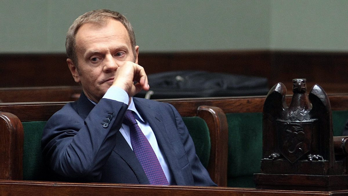 Premier, szef PO Donald Tusk, który w piątek o godz. 9 miał w Pałacu Prezydenckim spotkać się z Bronisławem Komorowskim przybył rano do Sejmu, gdzie odbywają się głosowania.