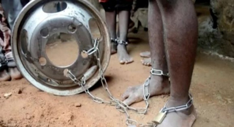 Chained legs of children/Image used as illustration (Yahoo News)