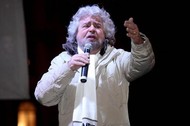 Beppe Grillo przemawia 800x600