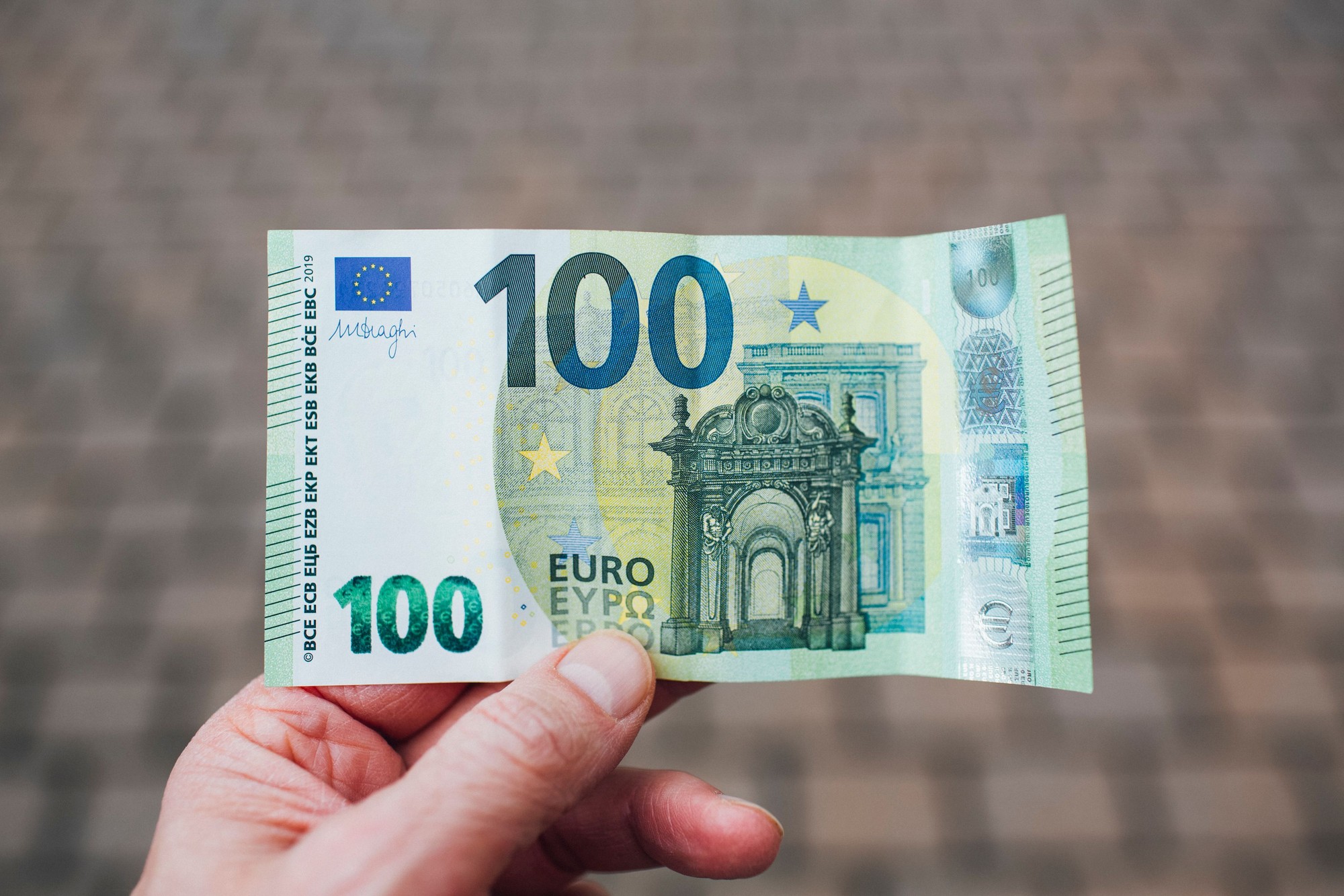 Peniaze prídu automaticky: Sociálna poisťovňa vyplatí nasporené dve percentá seniorom priamo k ich pravidelnému dôchodku.