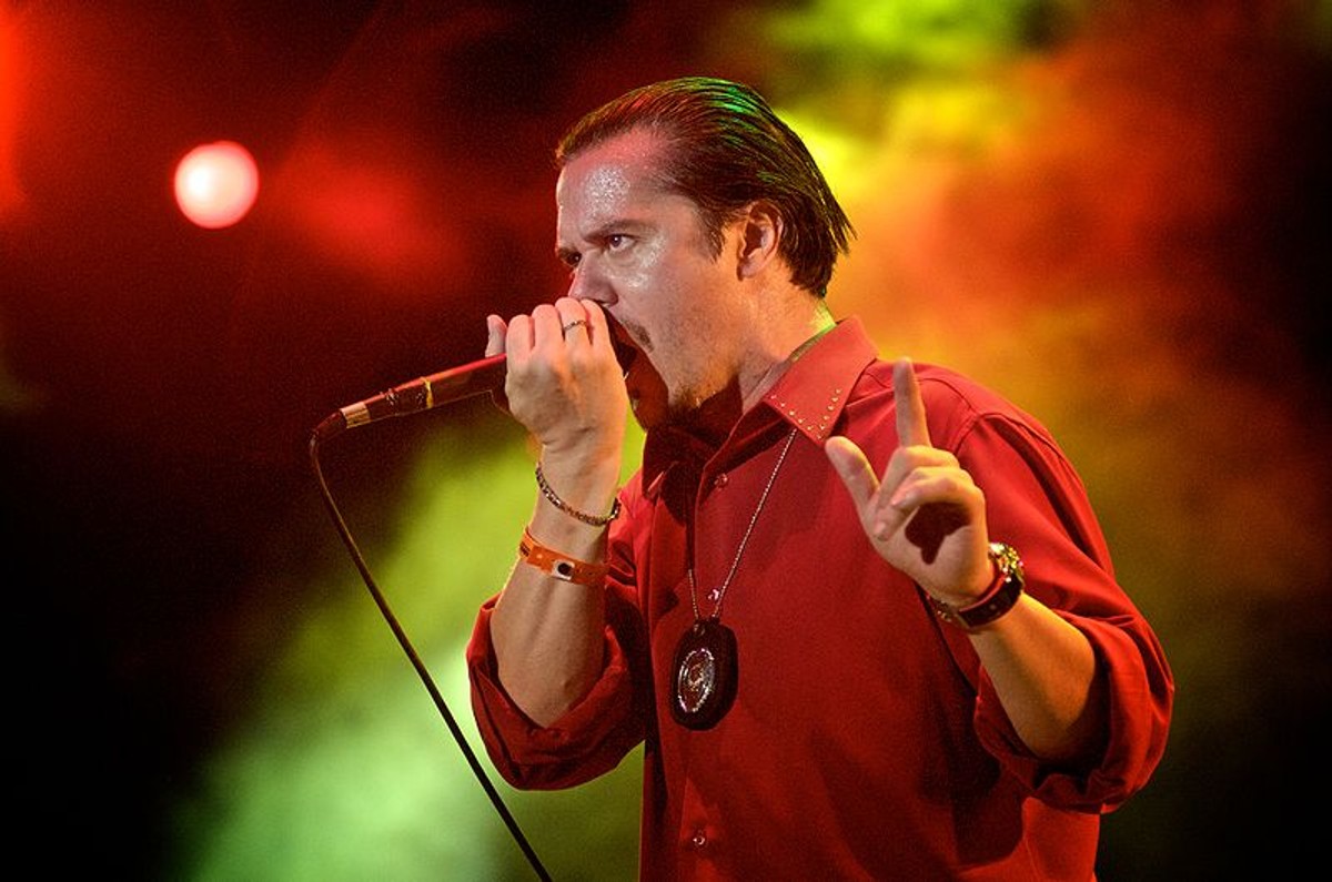 Mike Patton na Sacrum Profanum. Lider Faith No More będzie jedną z gwiazd krakowskiej imprezy (1–8.10). Wystąpi wraz z Ictus Ensemble, skrzypkiem Eyvindem Kangiem i orkiestrą Sinfonietta Cracovia., fot. Silvio Tanaka / Wikimedia Commons, lic cc-by