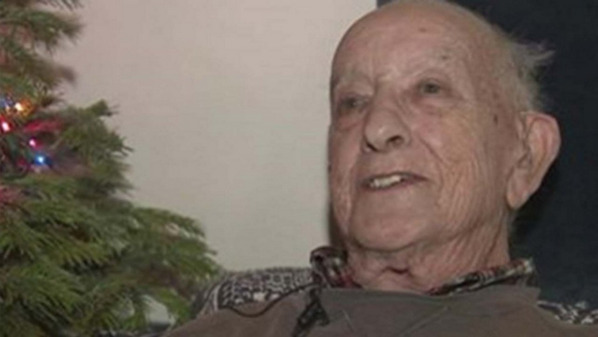 Policja w Los Angeles sprawiła niespodziankę 94-letniemu weteranowi II wojny światowej. Niczego niespodziewający się mężczyzna, dzięki interwencji policjantów, nie spędzi świąt samotnie. Jego jedyna rodzina znajduje się na drugim krańcu wybrzeża, zastąpią ją funkcjonariusze.