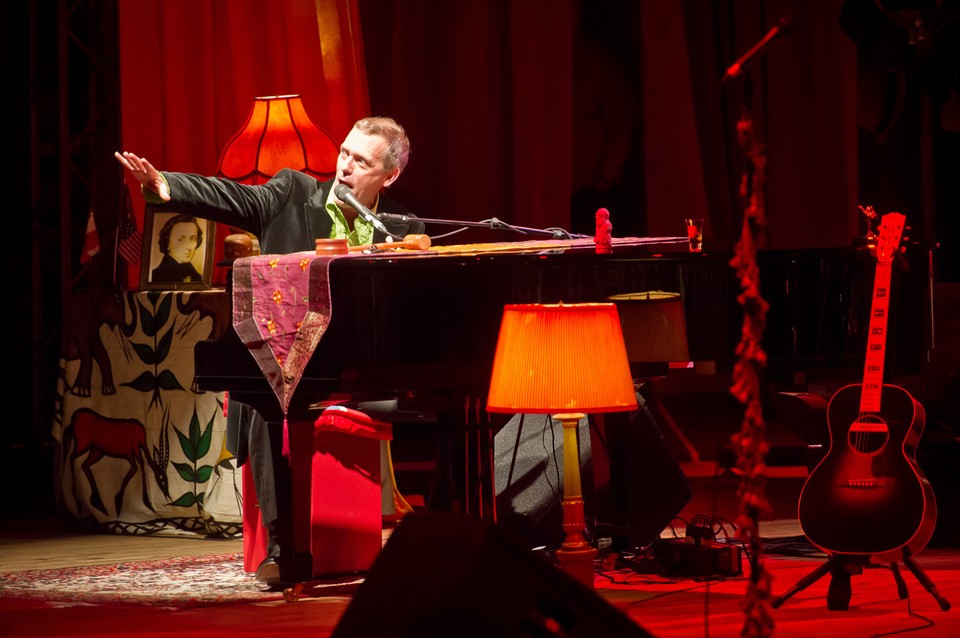 Hugh Laurie w Sali Kongresowej (fot. Rafał Nowakowski/Onet)